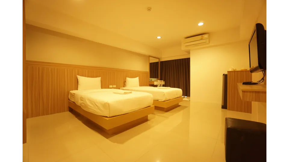 ห้องพักเตียงคู่แยกสองเตียง กว้างขวาง โรงแรมบัวทิพย์รีสอร์ท